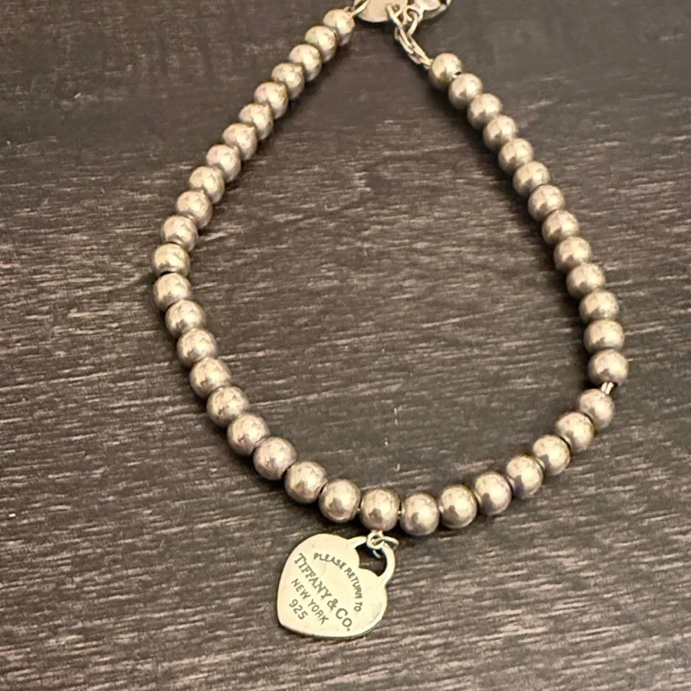 Tiffany & Co. Silver Bead Bracelet with Heart Charm - Picture 2 of 6